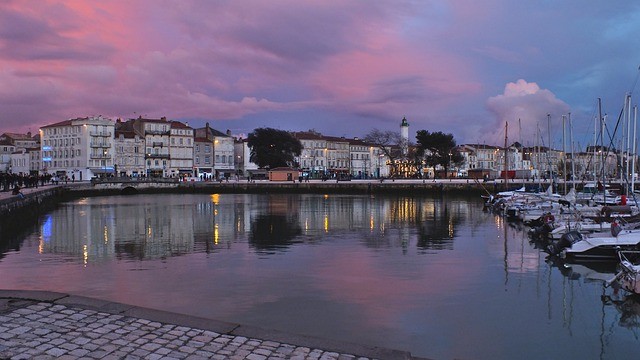 La Rochelle, une ville très attractive pour y créer son entreprise 1 harbour-4280902_640.jpg