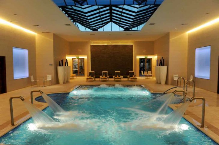 Comment construire une piscine naturelle? le concepte de l'auto construction