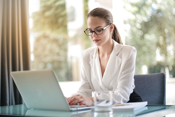 La secrétaire indépendante un de temps pour les entrepreneurs débordés