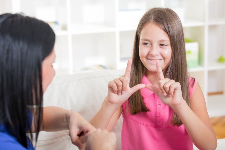 Apprendre la langue des signes