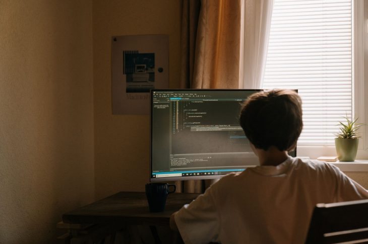 Avantages et inconvénients du CDI et du statut freelance IT
