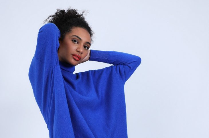 Mode femme : bien choisir son col de pull selon la silhouette