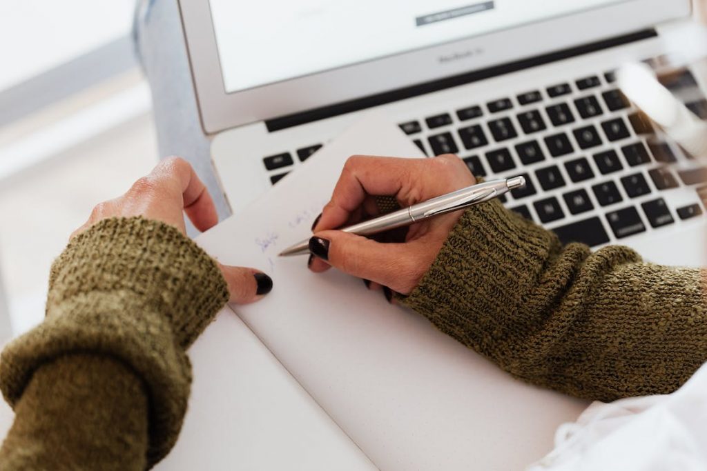 QUE DEVEZ-VOUS SAVOIR À PROPOS DU MÉTIER DE COMPTABLE TAXATEUR ? 1 QUE DEVEZ-VOUS SAVOIR À PROPOS DU MÉTIER DE COMPTABLE TAXATEUR ?