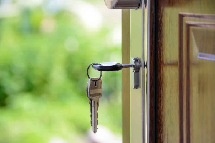 différence entre un serrurier automobile et un serrurier de porte