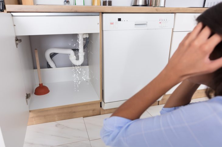 Fuite d’eau : qui paie entre le locataire et le propriétaire  ?