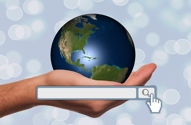 Main surmontée de la terre avec barre recherche