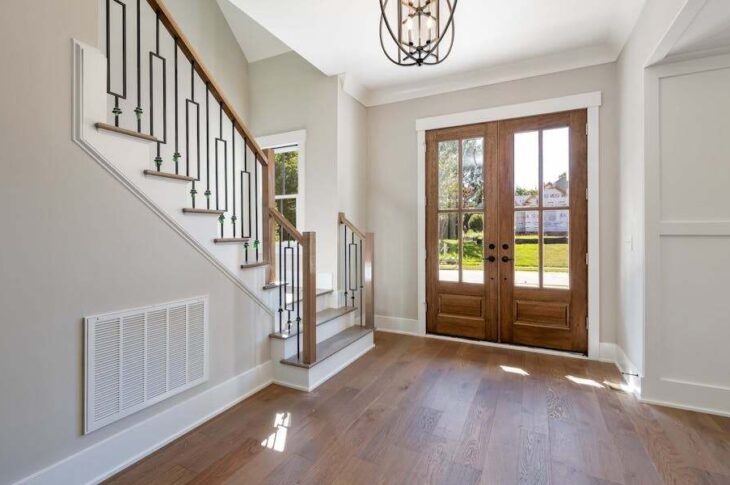 Porte d’entrée avec tierce vitrée : une solution lumineuse et fonctionnelle pour votre habitation
