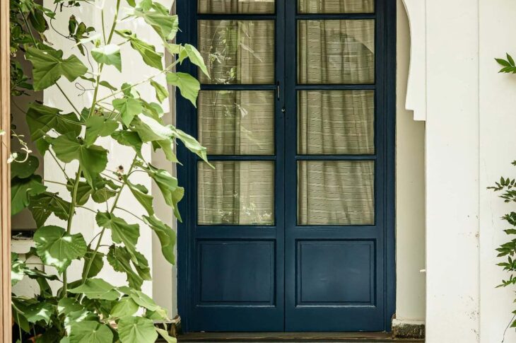 Portes PVC sur mesure : une solution pratique et performante pour votre habitation