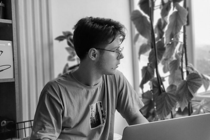 Ces fondateurs qui racontent leurs galères sur LinkedIn, et pourquoi ça marche